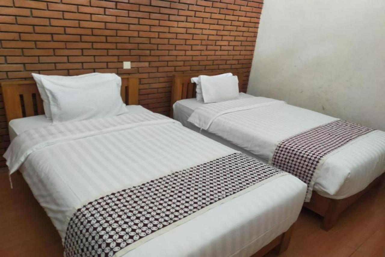 โอมะฮ์ โรฮาดี ชาเรียะฮ์ บาย นดาเลม เบยง Hotel มาเกอลัง ภายนอก รูปภาพ